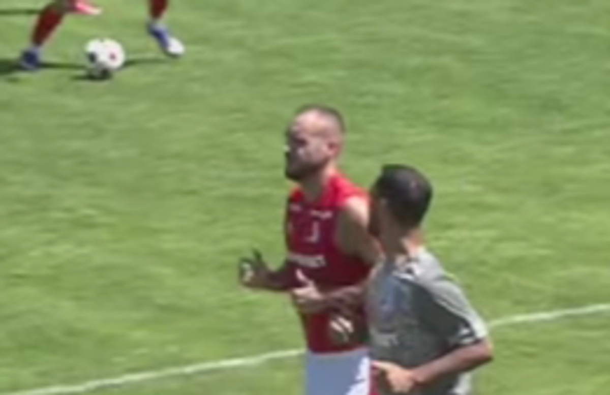 Ce făcea George Pușcaș în timpul amicalului lui Dinamo cu Ștefăneștii de Jos: „Nu mai durează mult”