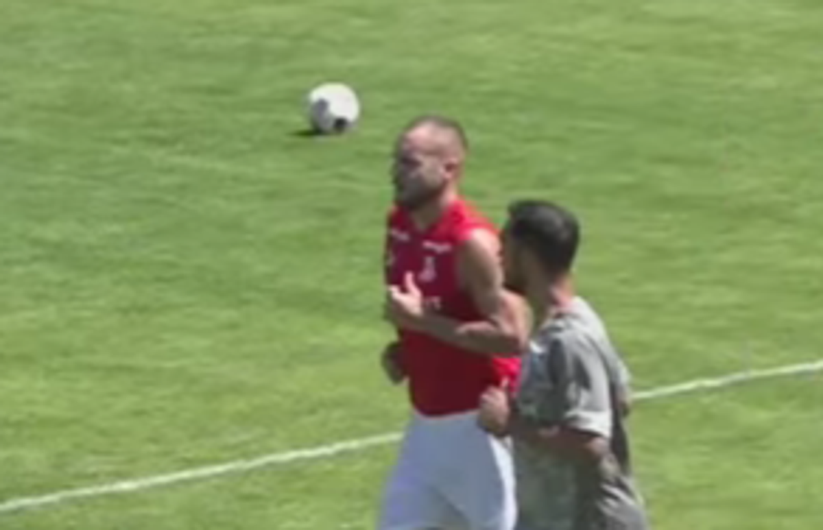 George Pușcaș a ieșit la antrenamente în timpul amicalului celor de la Dinamo cu Ștefăneștii de Jos // capturi 48 TV
