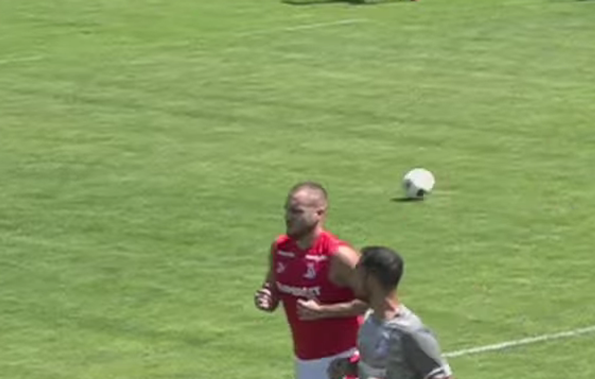 George Pușcaș a ieșit la antrenamente în timpul amicalului celor de la Dinamo cu Ștefăneștii de Jos // capturi 48 TV
