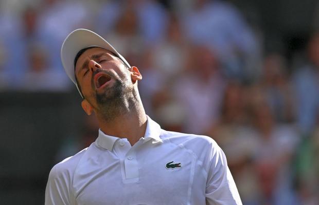 „Sigur va fi un idiot care va spune asta. Taci!” » Face scut în jurul lui Novak Djokovic