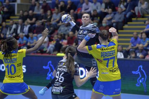 Cristina Neagu și colegele sale de la CSM București vor continua să îmbrace echipament Kempa, care va deveni codul vestimentar pe întreaga secție de handbal.