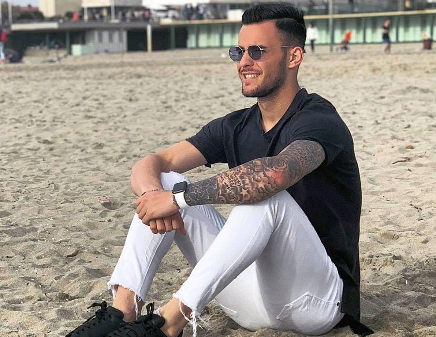 Pe plajă, acolo unde nu va mai ajunge în această vară Gestul remarcabil al lui Marius Marin » A renunțat la vacanță pentru un amical la națională: „Asta e, mai facem și sacrificii”