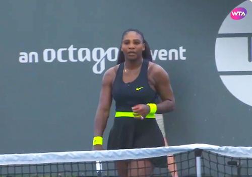 Serena Williams (38 de ani, 9 WTA) a învins-o pe conaționala Bernarda Pera (25 de ani, 60 WTA), scor 4-6, 6-4, 6-1, și s-a calificat în turul secund al turneului WTA de la Lexington, SUA.