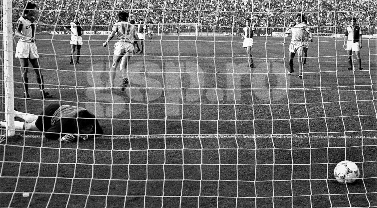 Povestea ultimului derby Rapid - Steaua din comunuism: „Galeria noastră s-a bătut parte-n parte cu Miliția! S-a jucat până a câștigat cine trebuia!”