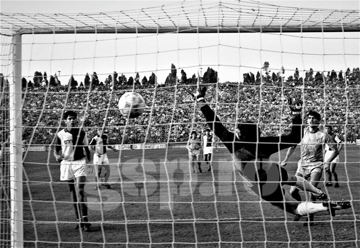 Povestea ultimului derby Rapid - Steaua din comunuism: „Galeria noastră s-a bătut parte-n parte cu Miliția! S-a jucat până a câștigat cine trebuia!”