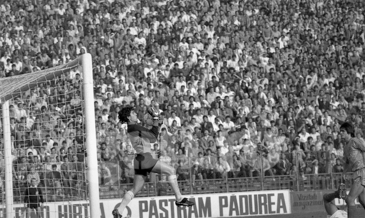 Povestea ultimului derby Rapid - Steaua din comunuism: „Galeria noastră s-a bătut parte-n parte cu Miliția! S-a jucat până a câștigat cine trebuia!”