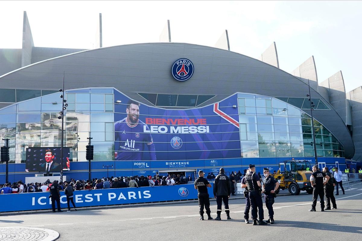 Rivalul lui PSG rupe tăcerea după transferul lui Messi: „Nu e drept!”