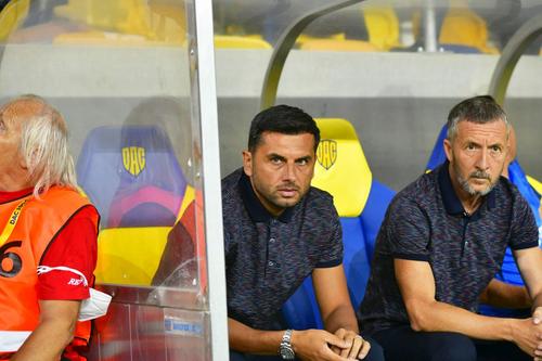 Presa din Slovacia a notat în ziua meciului FCSB - Dunajska Streda, manșa decisivă a turului III preliminar din Conference League, că portarul Ștefan Târnovanu (22 de ani) are șanse mici să joace, din cauza unui transfer la Genoa.