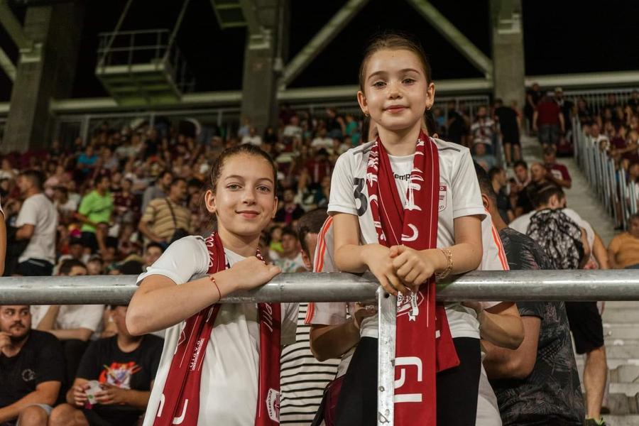 Campionul fără un rinichi care a fentat moartea » Copiii, înapoi pe stadioane + Lecția de camaraderie