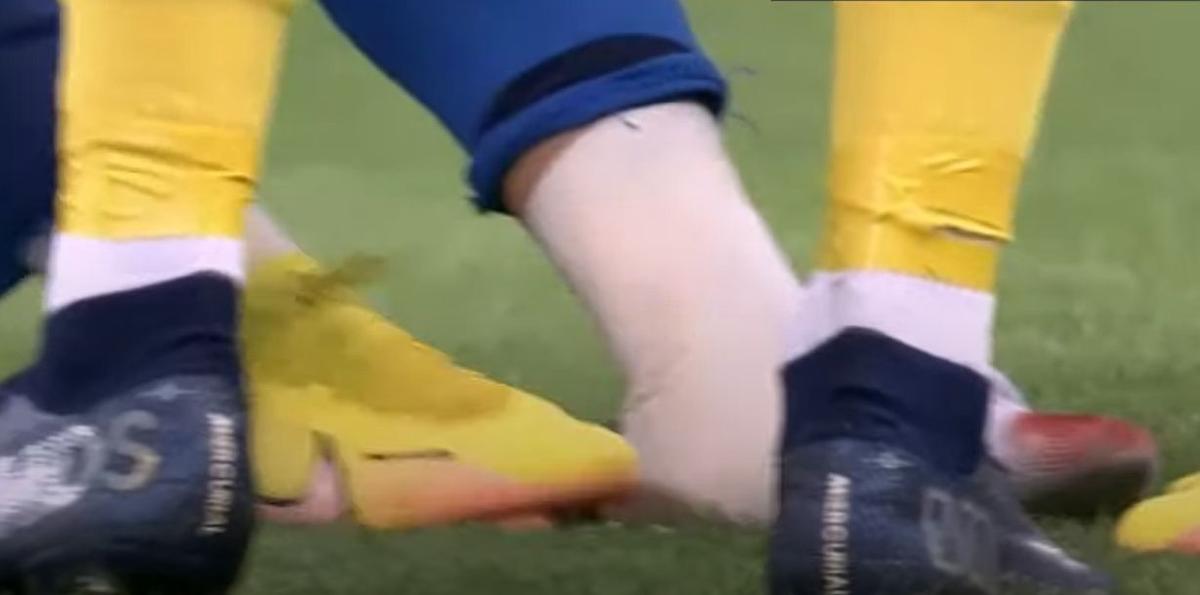 David Miculescu, accidentat în FCSB - Dunajska Streda / FOTO: Capturi @Pro TV