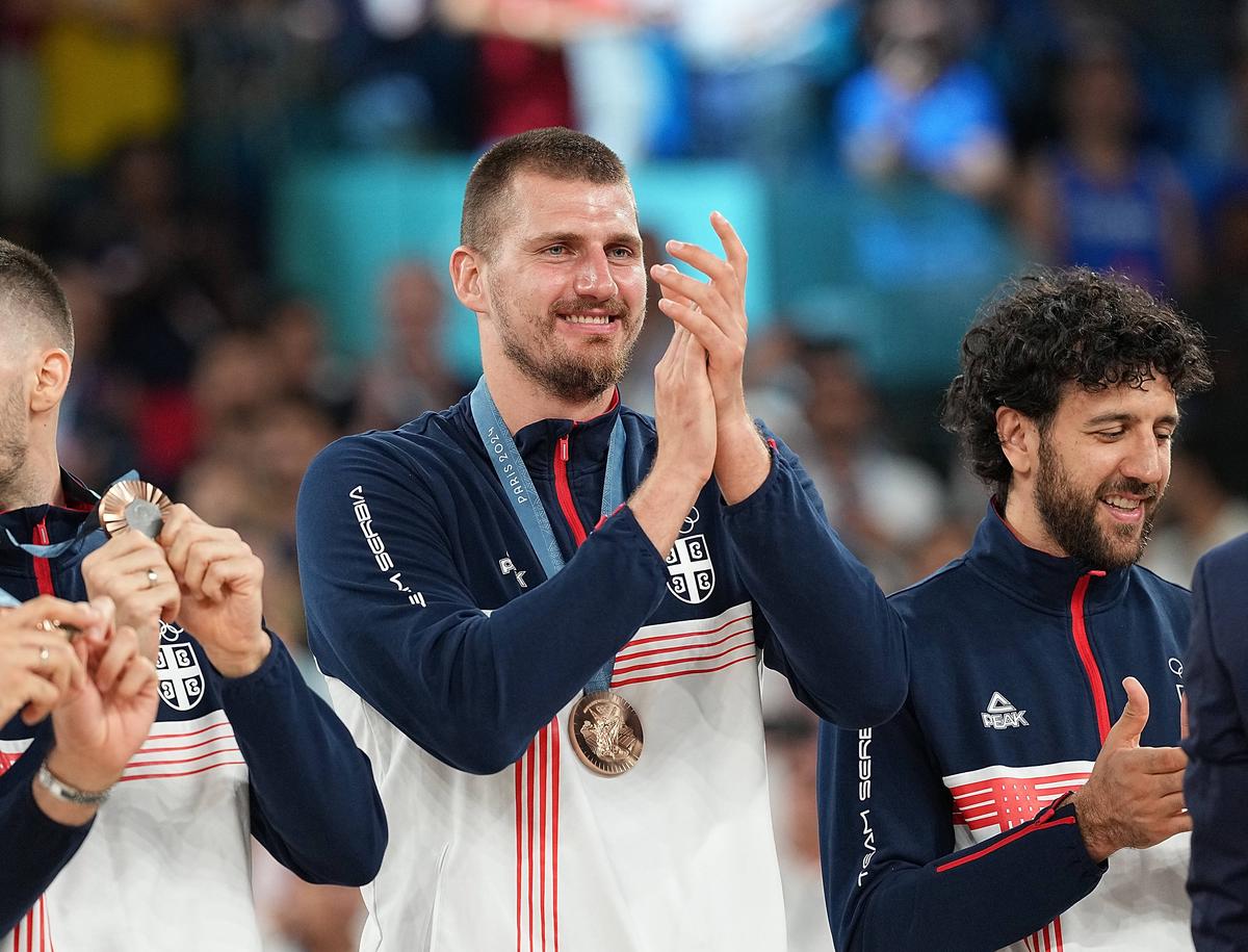 Nikola Jokic n-a mai rezistat! A petrecut cu Djokovic în fața a zeci de mii de sârbi, dar un detaliu l-a dat gata: „Oh, nu!”