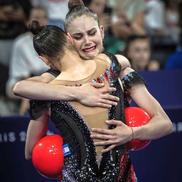 Adar Friedmann și colegele din echipa feminină a Israelului, emoționate după cucerirea argintului în finala de la gimnastică ritmică / Sursă foto: Instagram@ rbufolin