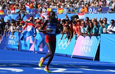 Delvine Meringor, sportiva născută în Kenya care reprezintă România, a terminat pe locul 7 maratonul de la Jocurile Olimpice: „Am avut lacrimi în ochi”!
