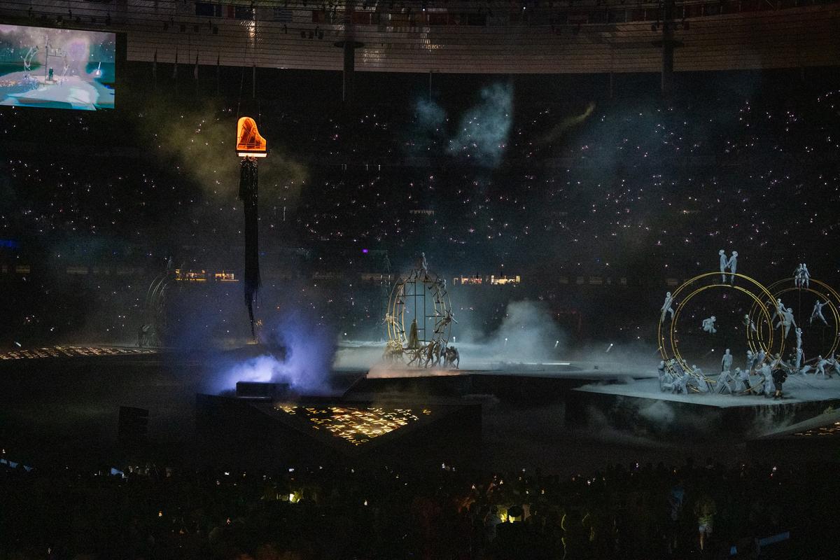 Jocurile Olimpice de la Paris au fost declarate închise! Reporterii GSP au asistat la un eveniment unic: Tom Cruise a coborât de pe Stade de France și a preluat ștafeta pentru următoarea ediție