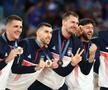 Imagini FABULOASE cu Nikola Jokic, la câteva ore după ce a primit medalia de la Jocurile Olimpice » Într-un maiou alb și cu berea în mână, s-a întors la marea dragoste