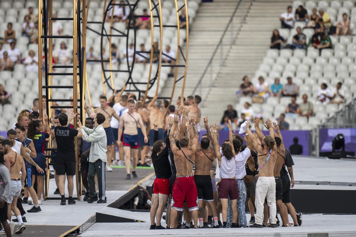 Jocurile Olimpice de la Paris au fost declarate închise! Reporterii GSP au asistat la un eveniment unic: Tom Cruise a coborât de pe Stade de France și a preluat ștafeta pentru următoarea ediție