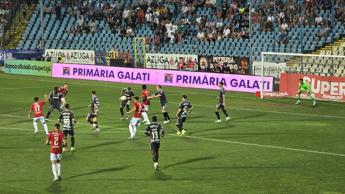 Vizibil afectat, Gâlcă pregătește schimbări majore cu FCSB: „Vor intra jucători care pot oferi mai mult”