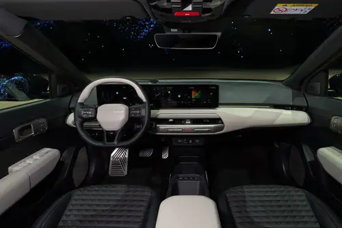 Interiorul mașinii Kia EV4