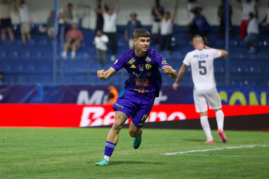 Raul Rotund și bucuria nebună a golului. Sursa: instagram/rotund.raul Mărturie emoționantă a puștiului de la Slobozia care a învins FCSB: „Mama a căzut în genunchi” » Ce obiectiv curajos are pentru acest sezon: „Minimum!”