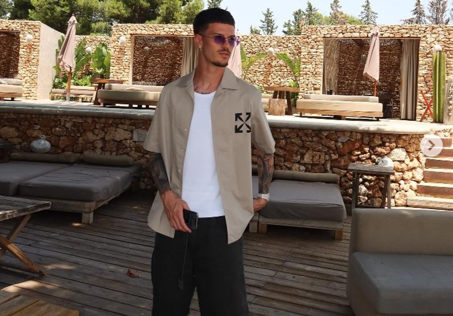 Dennis Man, rămas sâmbătă în tribună la ultimul amical al Parmei de la Heidemheim, gate de o nouă provocare la Eindhoven / Foto: Instagram dennismanofficial Parma și-a luat adio de la Man » Prima imagine cu Dennis după ce a trecut vizita medicală la PSV Eindhoven + Ce număr va avea la campioana Olandei