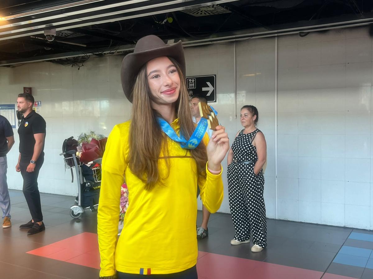 Ștefania Uță, campioană mondială U20 la 400 de metri garduri și Daria Vrînceanu, vicecampioană mondială U20 la triplusalt