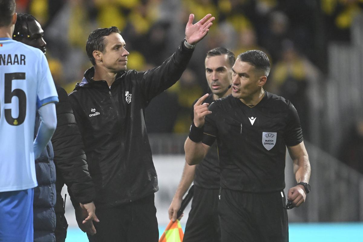 Istvan Kovacs, un nou meci cu scandal în Europa! Patronul lui Darius Olaru a părut că l-a lovit pe arbitru: imagini incredibile de la final