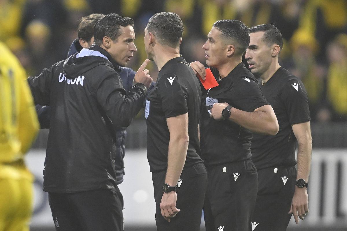 Istvan Kovacs, un nou meci cu scandal în Europa! Patronul lui Darius Olaru a părut că l-a lovit pe arbitru: imagini incredibile de la final
