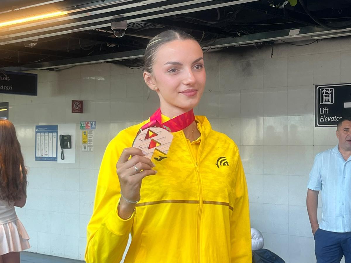 Ștefania Uță, campioană mondială U20 la 400 de metri garduri și Daria Vrînceanu, vicecampioană mondială U20 la triplusalt