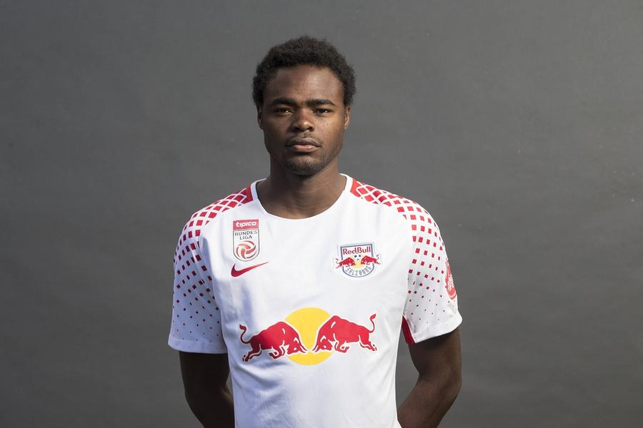 Dimitri Oberlin a fost cumpărat de Salzburg pentru două milioane de euro. Foto: Imago A driblat cât toți jucătorii de la FCSB la un loc » Povestea lui Oberlin, atacantul de 4 milioane de euro care a distrus Benfica de ziua lui
