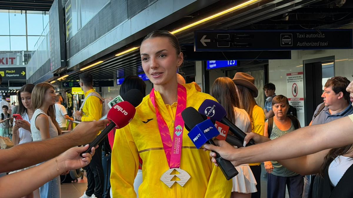 Ștefania Uță, campioană mondială U20 la 400 de metri garduri și Daria Vrînceanu, vicecampioană mondială U20 la triplusalt