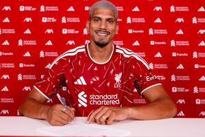 Barcelona l-a lăsat pe Araujo să plece la Liverpool, apoi a făcut o mișcare care a șocat pe toată lumea
