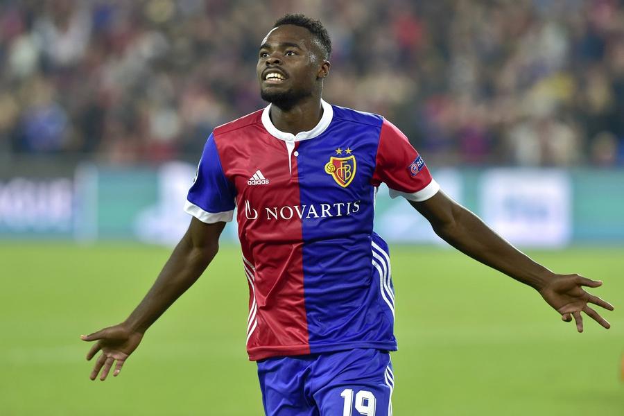 Dimitri Oberlin, în FC Basel - Benfica. Foto: Imago A driblat cât toți jucătorii de la FCSB la un loc » Povestea lui Oberlin, atacantul de 4 milioane de euro care a distrus Benfica de ziua lui