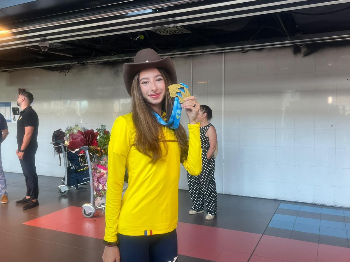 Ștefania Uță, campioană mondială U20 la 400 de metri garduri și Daria Vrînceanu, vicecampioană mondială U20 la triplusalt