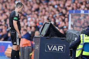 UEFA uniformizează arbitrajul » „Librărie video” cu 150 de faze: „Pentru o mai mare consecvență”