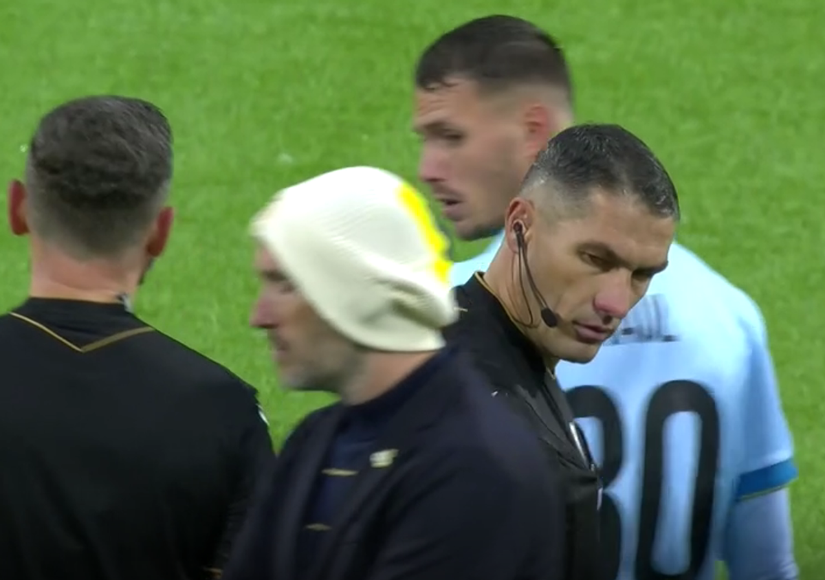 Istvan Kovacs, un nou meci cu scandal în Europa! Patronul lui Darius Olaru a părut că l-a lovit pe arbitru: imagini incredibile de la final