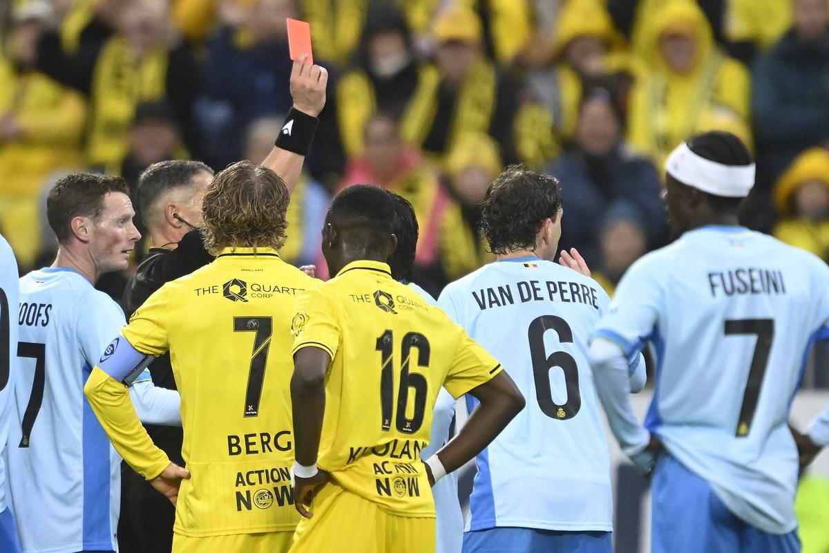 Istvan Kovacs, un nou meci cu scandal în Europa! Patronul lui Darius Olaru a părut că l-a lovit pe arbitru: imagini incredibile de la final