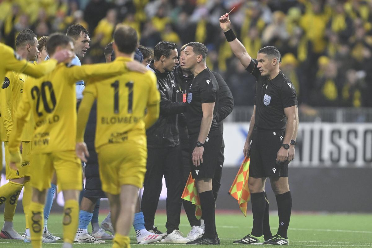 Istvan Kovacs, un nou meci cu scandal în Europa! Patronul lui Darius Olaru a părut că l-a lovit pe arbitru: imagini incredibile de la final
