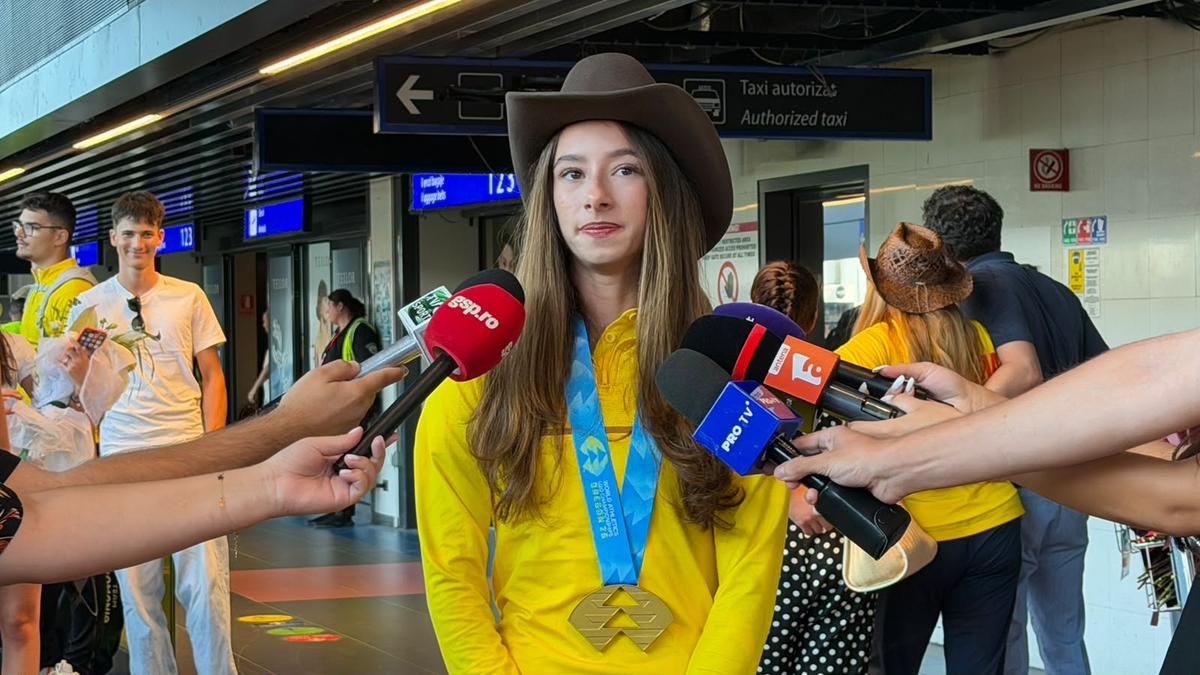 Ștefania Uță, campioană mondială U20 la 400 de metri garduri și Daria Vrînceanu, vicecampioană mondială U20 la triplusalt