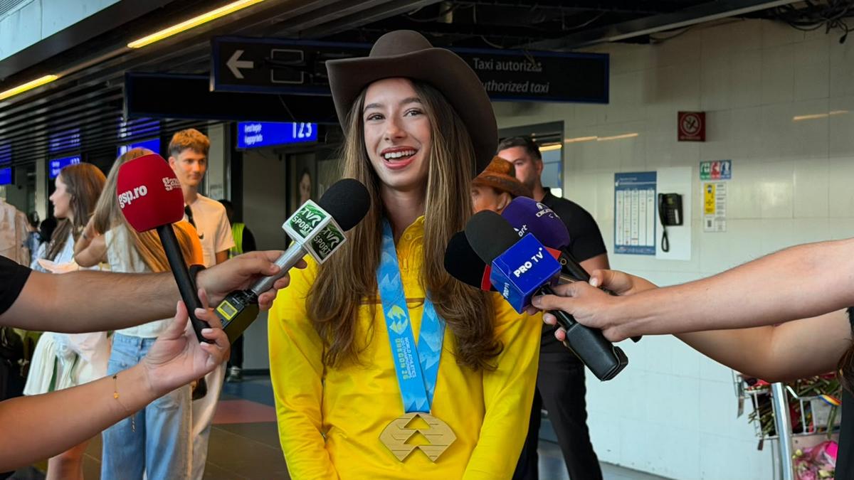 Ștefania Uță, campioană mondială U20 la 400 de metri garduri și Daria Vrînceanu, vicecampioană mondială U20 la triplusalt