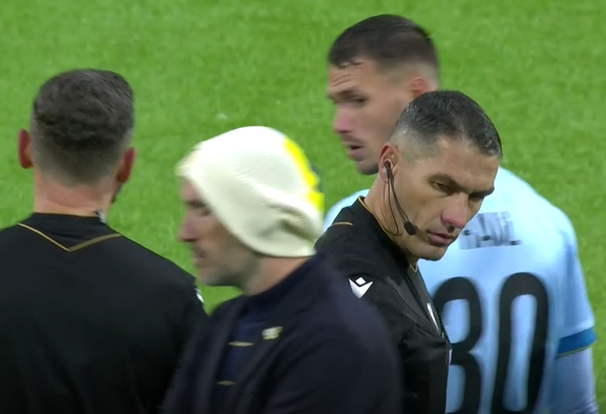 Istvan Kovacs, un nou meci cu scandal în Europa! Patronul lui Darius Olaru a părut că l-a lovit pe arbitru: imagini incredibile de la final