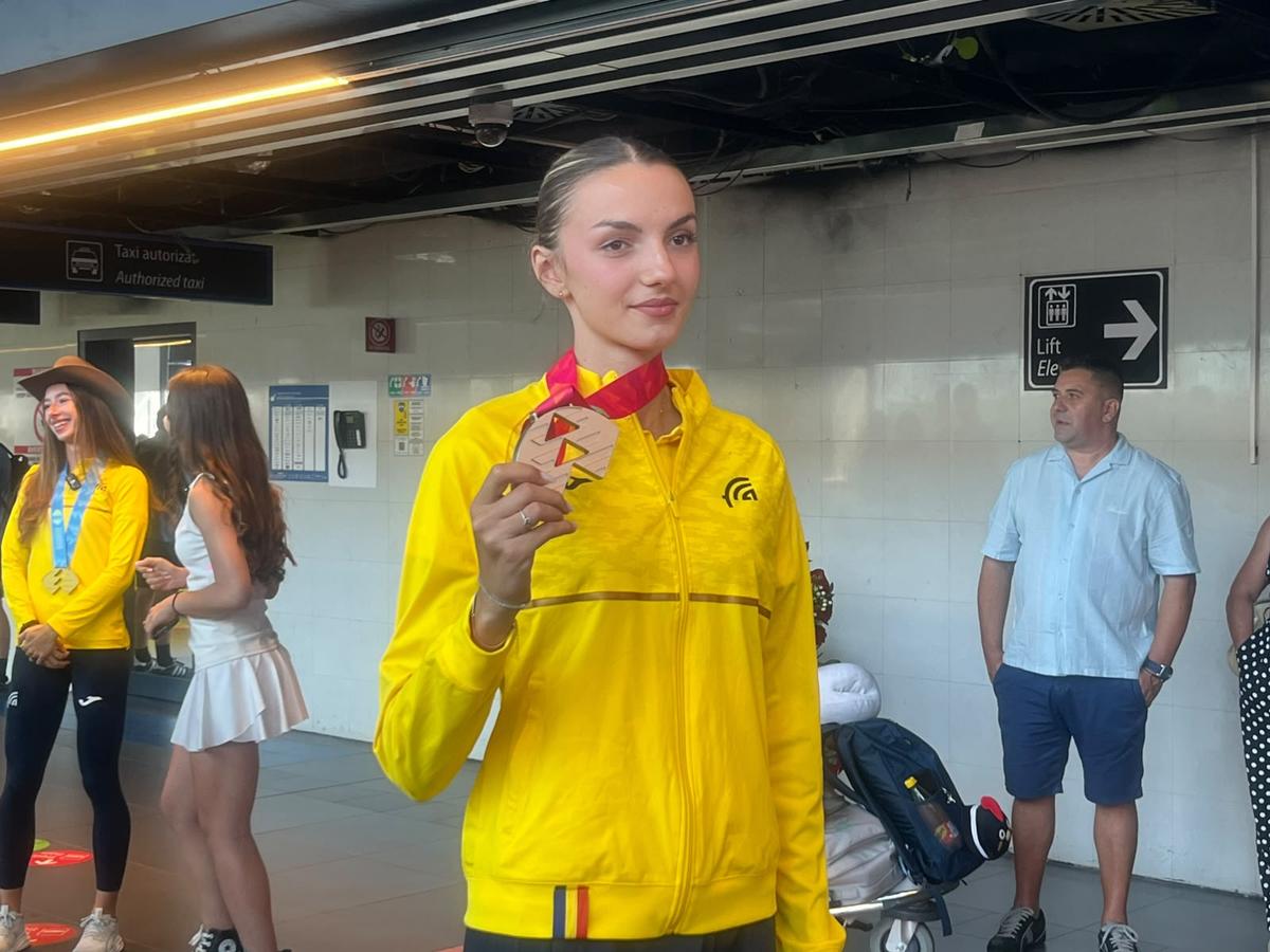Ștefania Uță, campioană mondială U20 la 400 de metri garduri și Daria Vrînceanu, vicecampioană mondială U20 la triplusalt