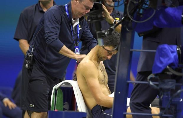 Novak Djokovic, final de an? Marca dezvăluie că sârbul s-ar putea opera! Care sunt consecințele în clasamentul ATP