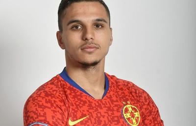 FCSB // FOTO » Ce scria pe spatele tricoului în care Cristi Manea a fost prezentat la FCSB :)