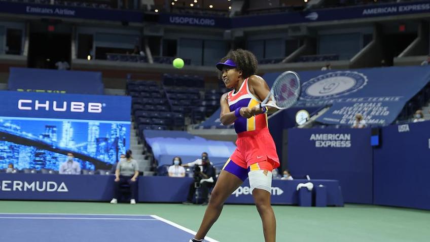Naomi Osaka (22 de ani, 9 WTA) a învins-o pe americanca Jennifer Brady (25 de ani, 41 WTA), scor 7-6(1), 3-6, 6-3, și s-a calificat în finala US Open 2020.