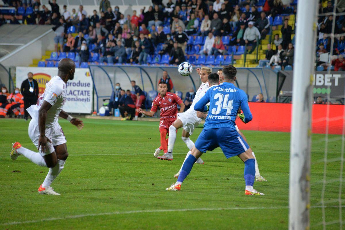 Denis Alibec la Untold, CFR Cluj învinsă la FC Botoșani » Fotografia care i-a iritat pe fani: „Cică accidentat”
