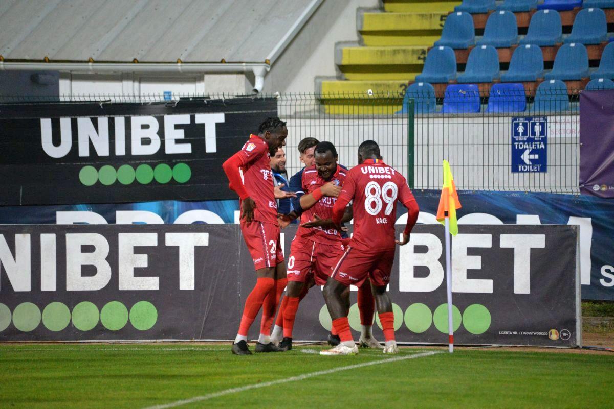 Denis Alibec la Untold, CFR Cluj învinsă la FC Botoșani » Fotografia care i-a iritat pe fani: „Cică accidentat”