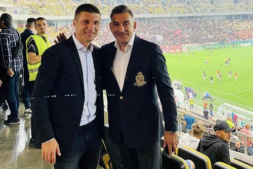 Andrei Cristea, pe Arena Națională, la derby-ul dintre Dinamo și CSA Steaua, alături de Ilie Dumitrescu / foto: facebook.com/Andrei10Cristea