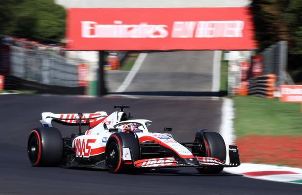 Paradox în Formula 1: s-a calificat al 19-lea, a fost penalizat cu 15 locuri și pleacă în cursă de pe 16!