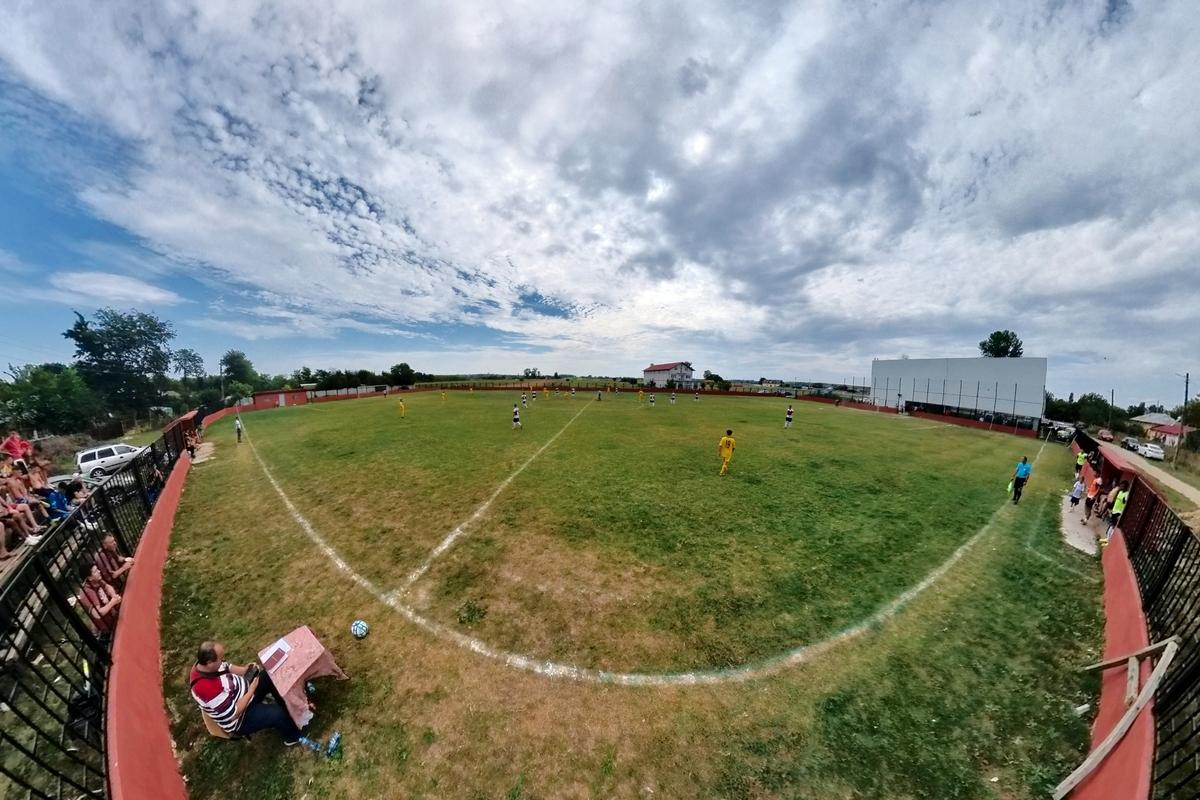 Despre fotbal, criză economică și educație sexuală la Orbeasca - Botoroaga: „Nu mi-e frică de niciun război!” + „Noi ținem și cu Steaua, și cu FCSB”