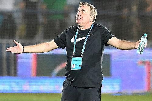 Farul - FC Argeș 3-0 | Gică Hagi, managerul dobrogenilor, l-a lăudat la finalul partidei pe Tudor Băluță (23 de ani, mijlocaș central) și a vorbit despre scandalul izbucnit la finalul partidei FCU Craiova - Rapid 1-0, cu Cristi Săpunaru în prim-plan.